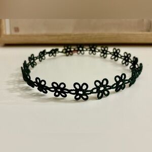 Handmade Floral Lace Choker Necklace – Navy Blue Daisy Chain